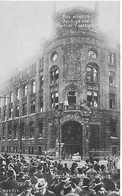 Postkarte von den Zerstörungen des Mosseschen Firmengebäudes in den Straßenkämpfen 1918/1919